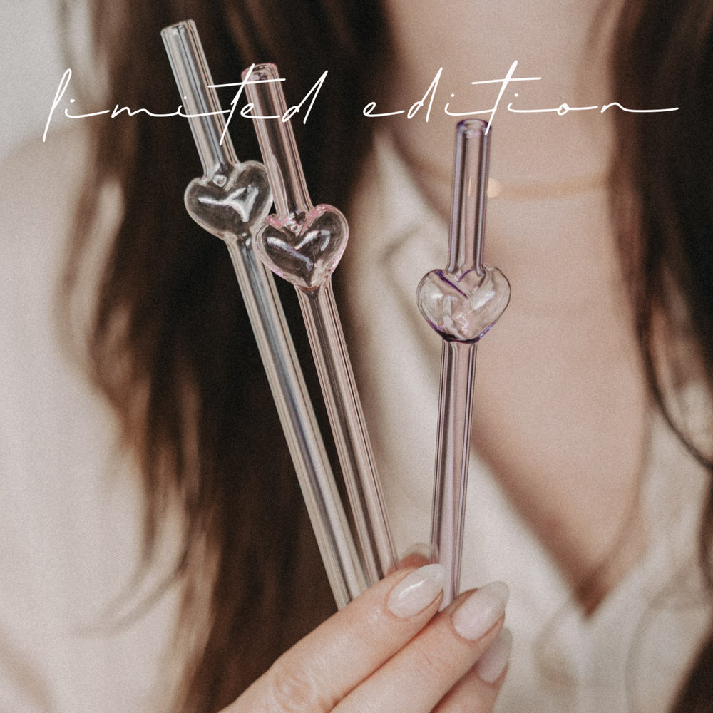 Drei limitierte Glasstrohhalme Bubble Heart in Klar, Rosa und Flieder mit Herzdetail