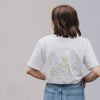 Rückenansicht weißes T-Shirt mit „Matcha is always a good idea“ Print und Illustration
