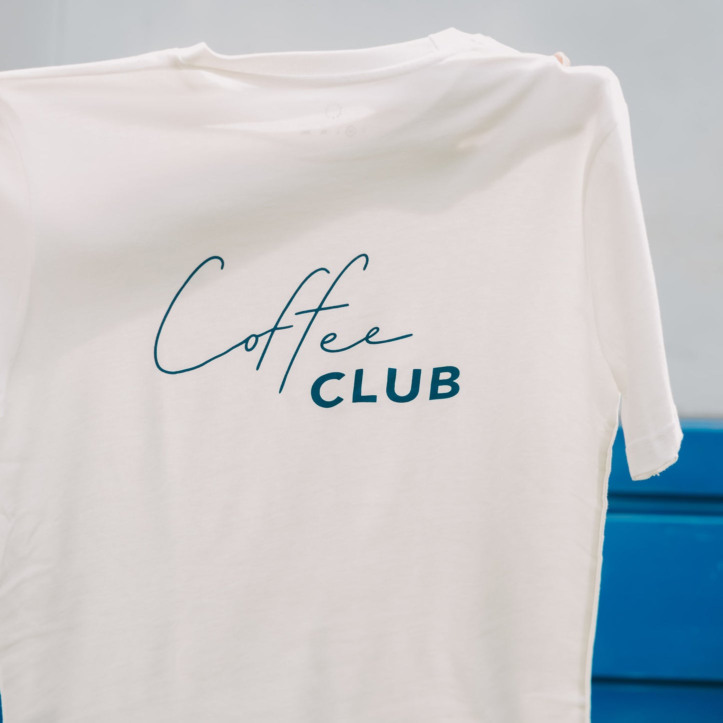Weißes T-Shirt mit Coffee Club Rückenprint, Produktaufnahme