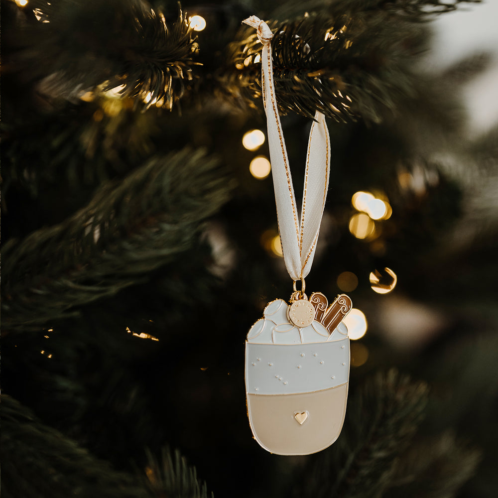 Baumschmuck Becher an Baum hängend | Eulenschnitt 