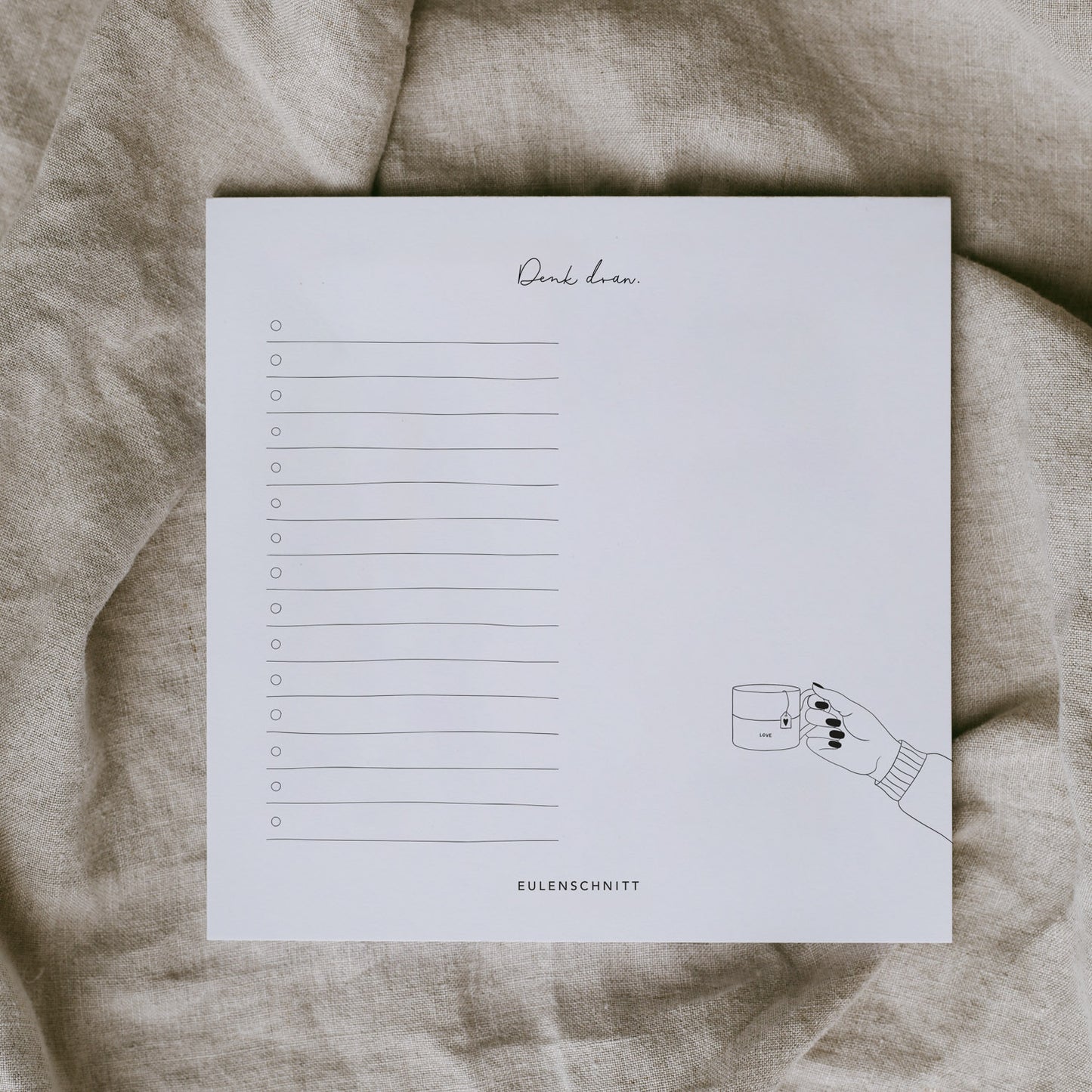 Notizblock „Denk dran“ mit To-do-Liste, Kreisen zum Abhaken und minimalistischer Tassenillustration rechts.