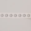 Nahaufnahme des Geschenkbandes Smileys, zeigt schwarze Smileymotive in Reihe auf naturweißem Baumwollband