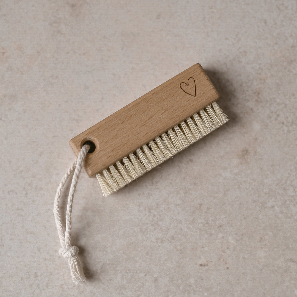 Brosse à ongles coeur