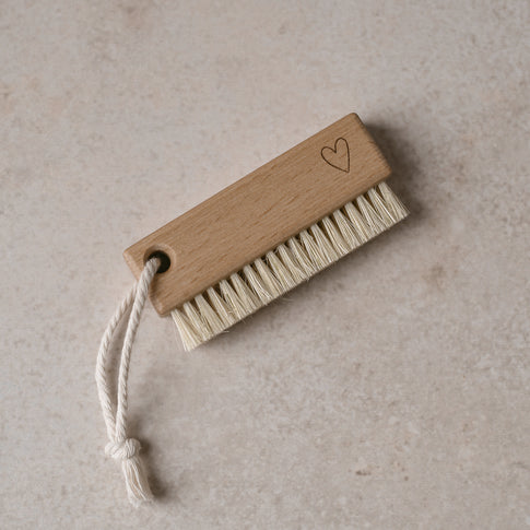 Brosse à ongles coeur