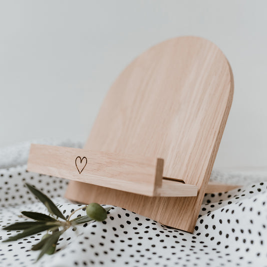 Book stand heart made of oak